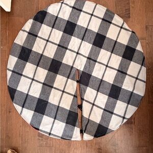 Reversible Red & Black Buffalo Plaid Tree Skirt with Maple Leaf Trim